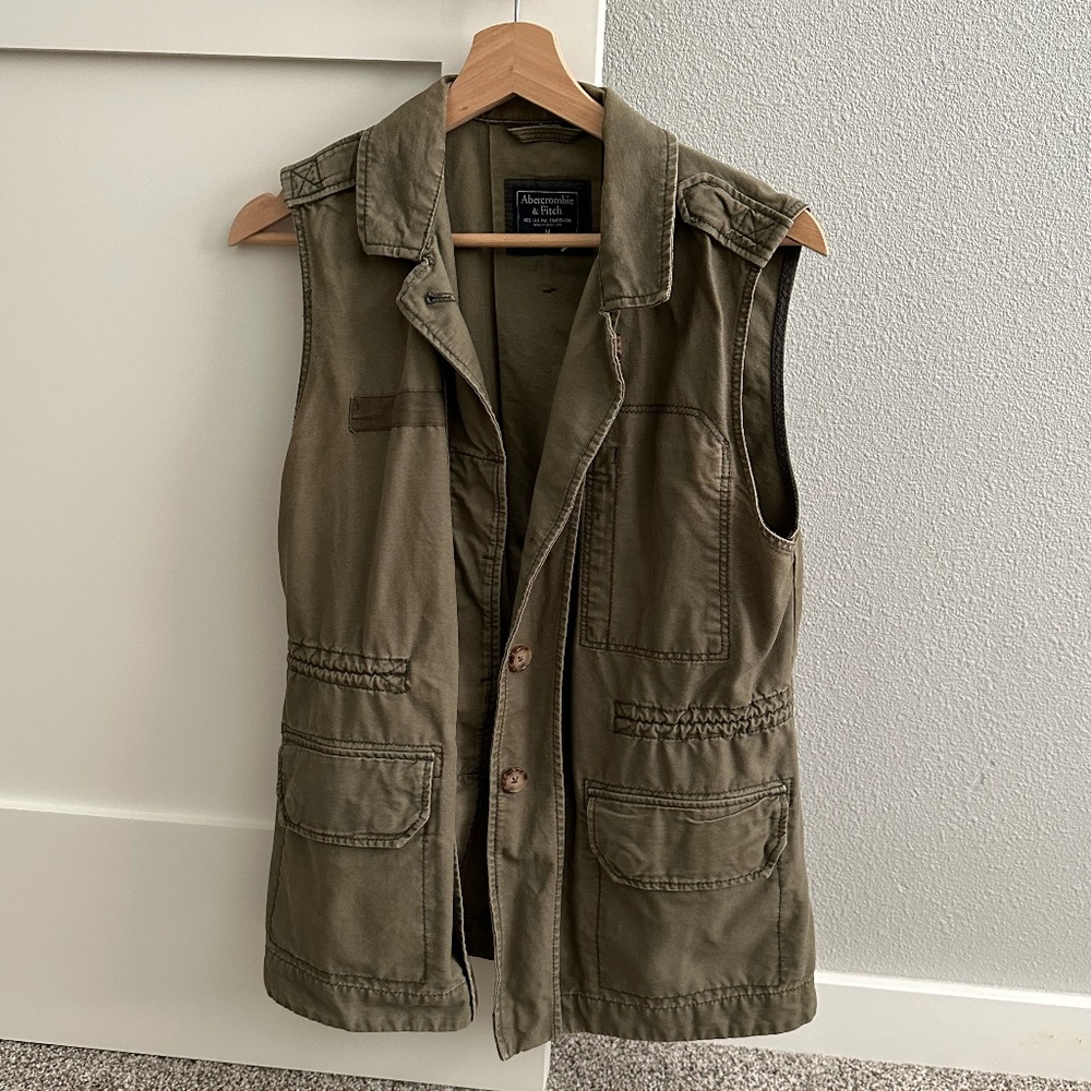 Abercrombie and Fitch Women's Medium Utility Vest
